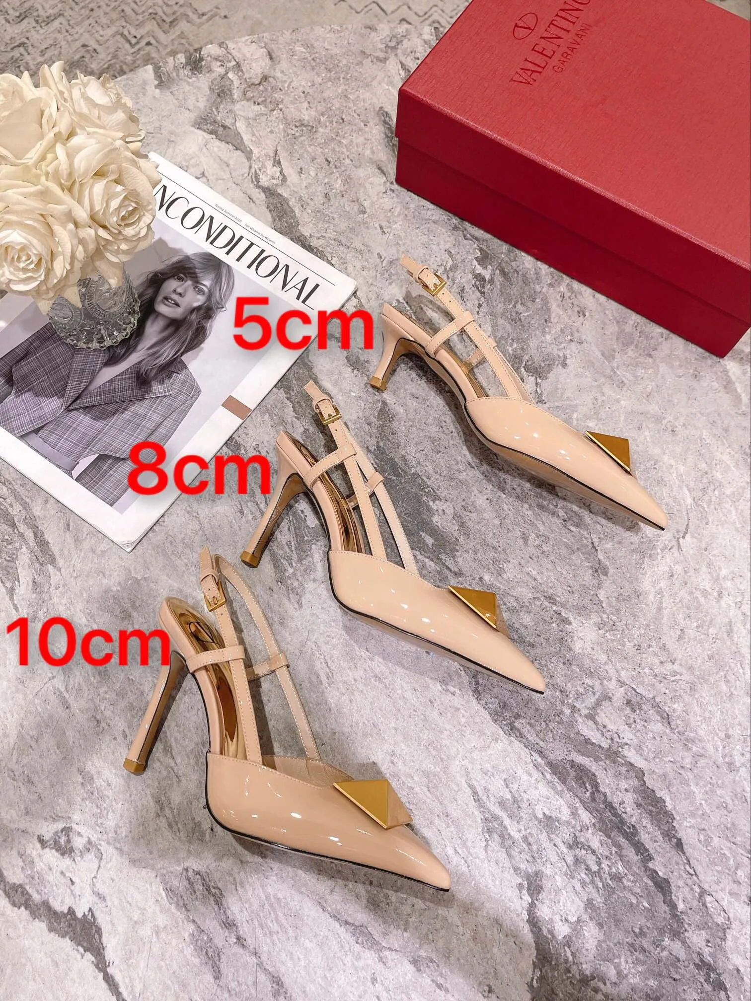👟👟Ex-factory price 400👟👟 Genuine leather sole +40 Valentino Valentino spring and summer new rivet shoes are new☑️ —————————————— The latest golden big rivet element is full of high-end sense! Extremely fashionable Heel height: 9.5cm Upper: Matt sheepskin Lining: Sheepskin lining Outsole: Italian genuine leather outsole, rubber sole optional Color: Two styles and 8 colors available Code number: 34-41 (34 and 42 customized are not returnable)